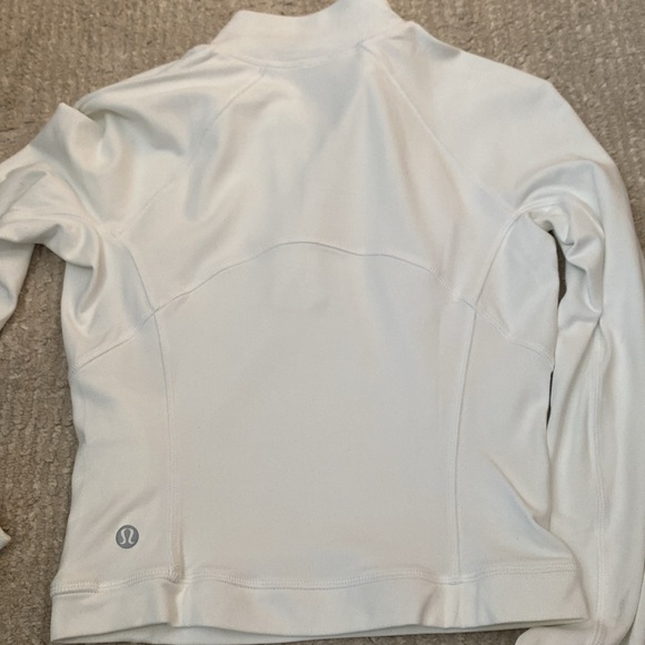 It’s rulu cropped half zip size 0 - Picture 4 of 7